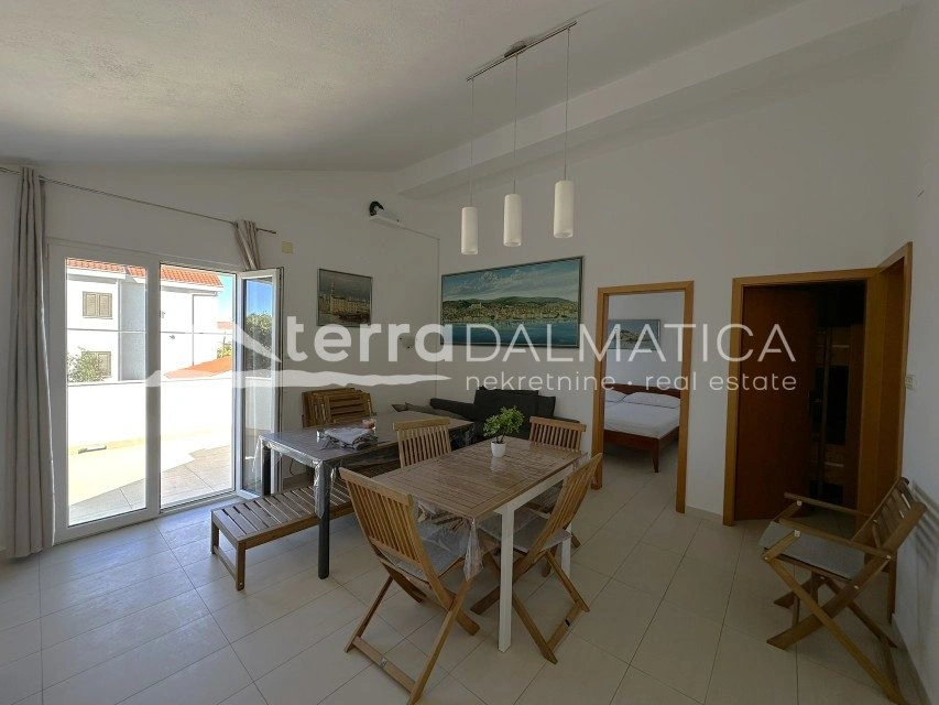 Ein modernes Ferienhaus mit beheiztem Pool, nur einen Schritt vom Meer entfernt – Kanica