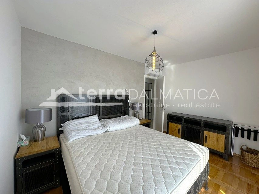 Apartament z tarasem na dachu i widokiem na morze – Brodarica, 132 m²