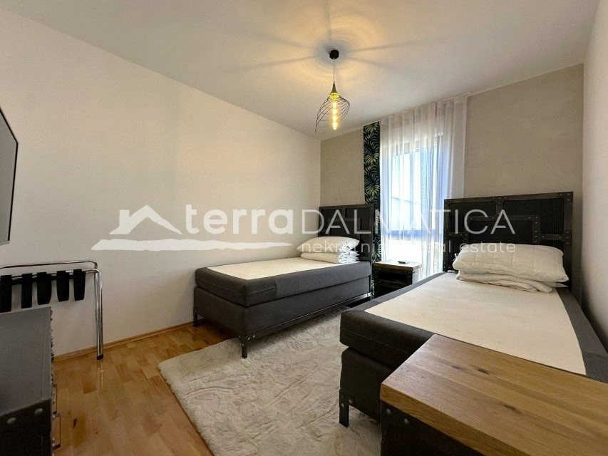 Apartament z tarasem na dachu i widokiem na morze – Brodarica, 132 m²