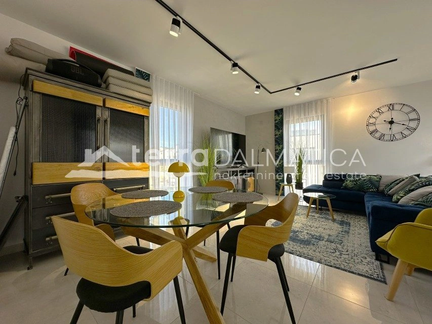 Apartament z tarasem na dachu i widokiem na morze – Brodarica, 132 m²
