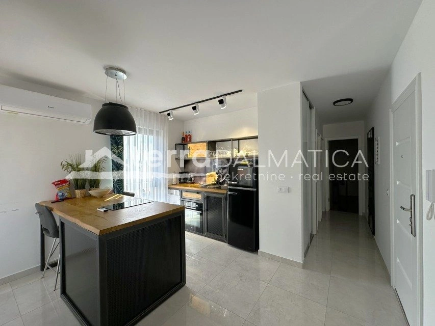 Apartament z tarasem na dachu i widokiem na morze – Brodarica, 132 m²