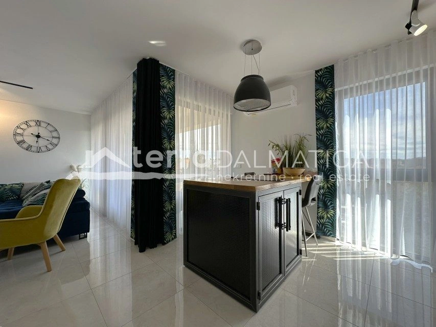 Apartament z tarasem na dachu i widokiem na morze – Brodarica, 132 m²