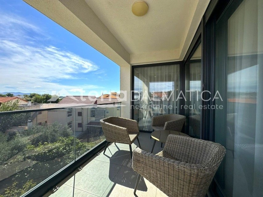 Apartament z tarasem na dachu i widokiem na morze – Brodarica, 132 m²