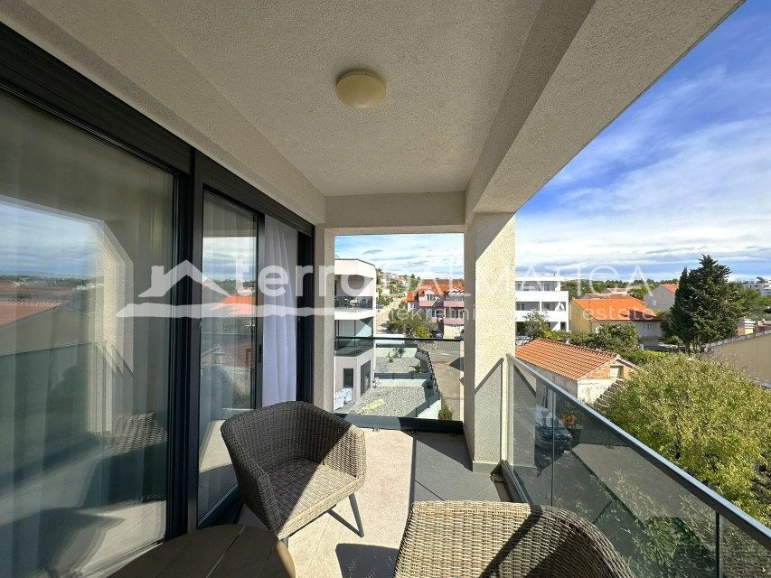 Apartament z tarasem na dachu i widokiem na morze – Brodarica, 132 m²