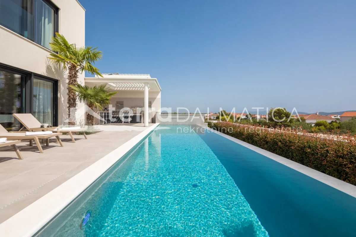 Traumvilla in Vodice – moderner Luxus nur wenige Schritte vom Meer entfernt