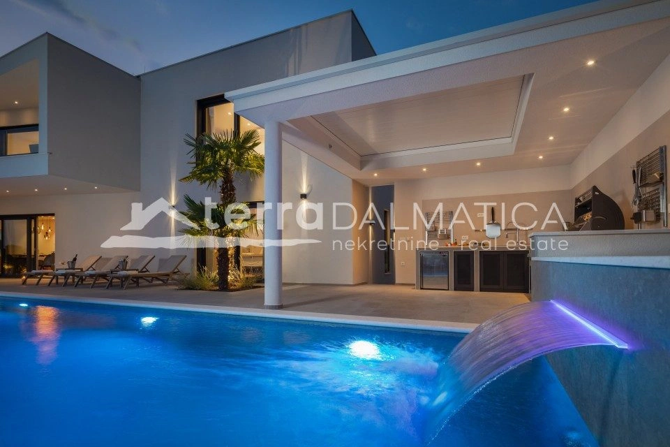 Traumvilla in Vodice – moderner Luxus nur wenige Schritte vom Meer entfernt