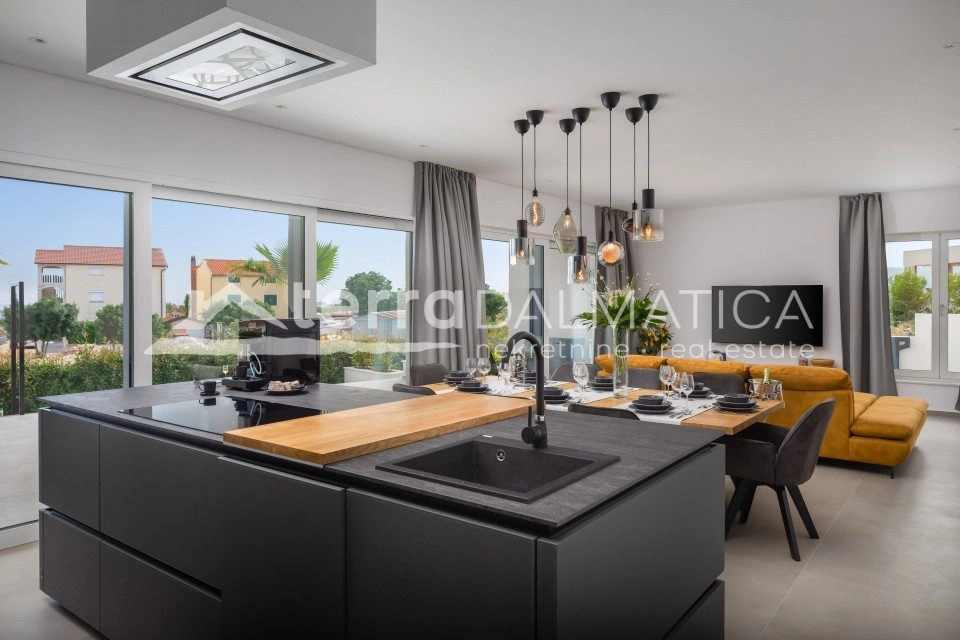 Traumvilla in Vodice – moderner Luxus nur wenige Schritte vom Meer entfernt