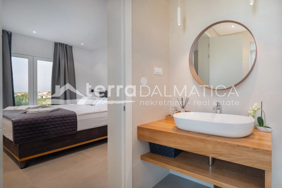 Traumvilla in Vodice – moderner Luxus nur wenige Schritte vom Meer entfernt