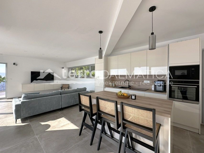 Das Meer unter Ihrem Fenster – eine luxuriöse Villa mit Swimmingpool in Dalmatien