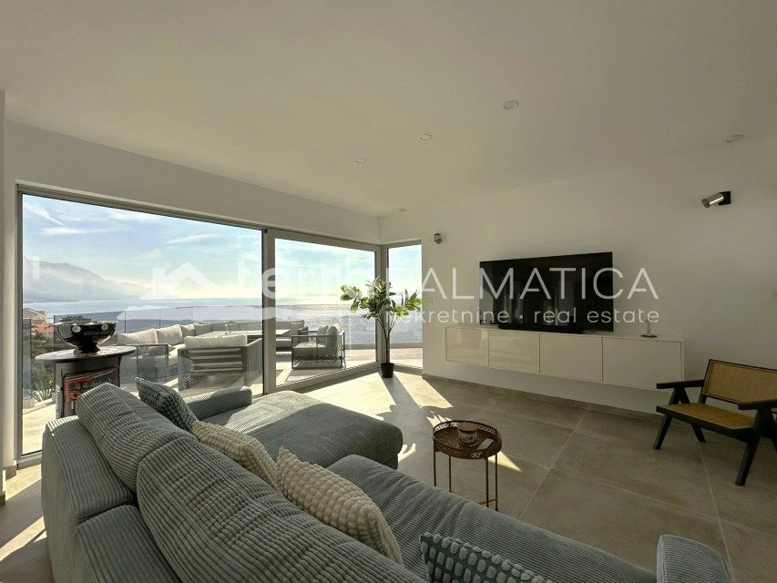 Das Meer unter Ihrem Fenster – eine luxuriöse Villa mit Swimmingpool in Dalmatien