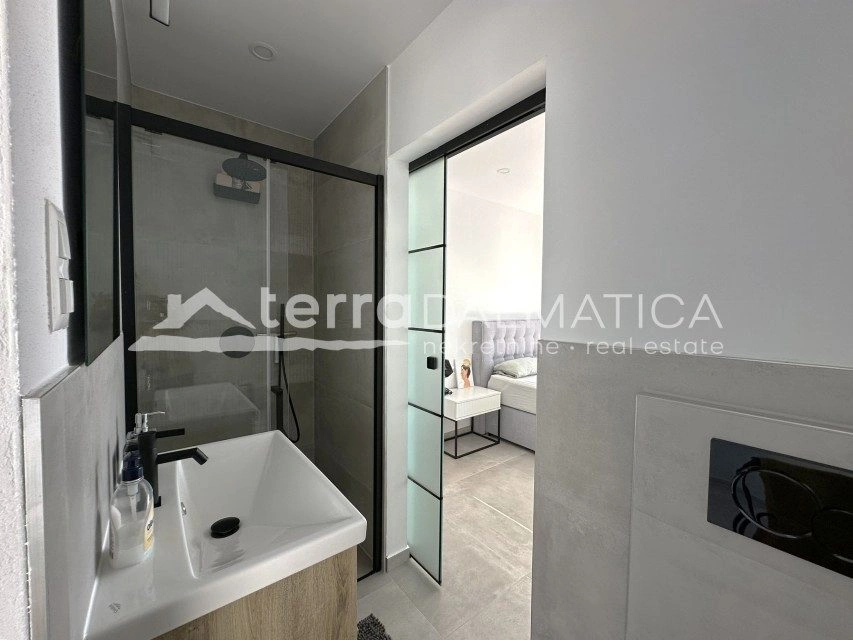 Das Meer unter Ihrem Fenster – eine luxuriöse Villa mit Swimmingpool in Dalmatien