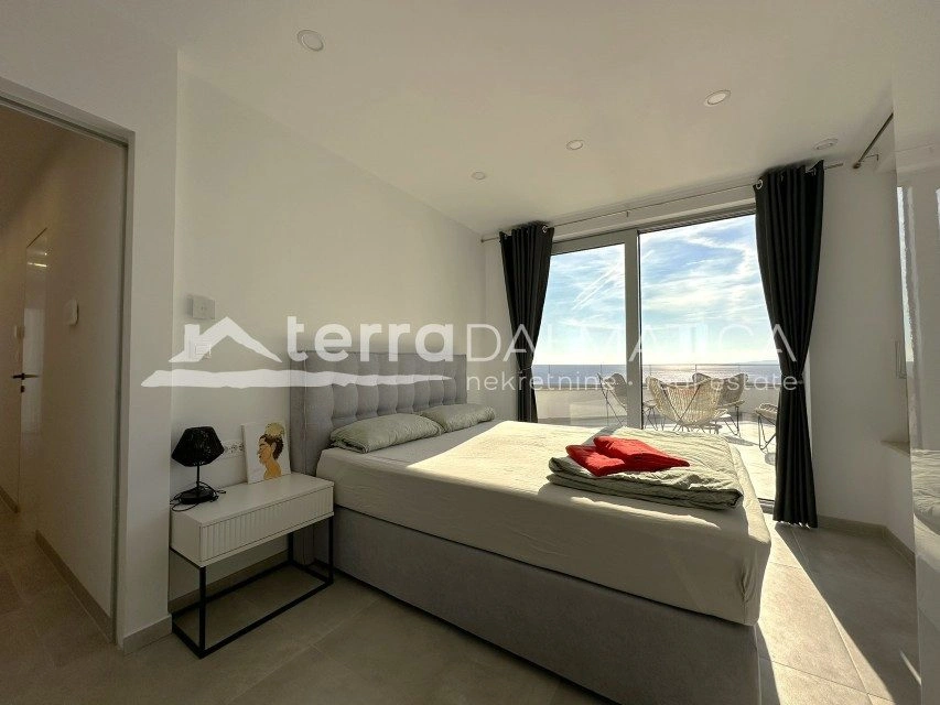 Das Meer unter Ihrem Fenster – eine luxuriöse Villa mit Swimmingpool in Dalmatien