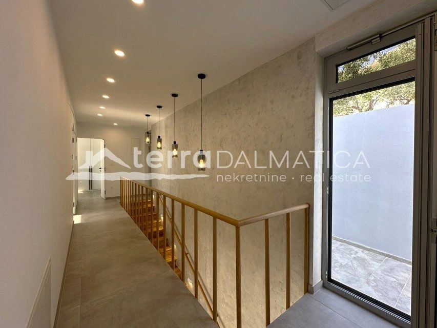 Das Meer unter Ihrem Fenster – eine luxuriöse Villa mit Swimmingpool in Dalmatien