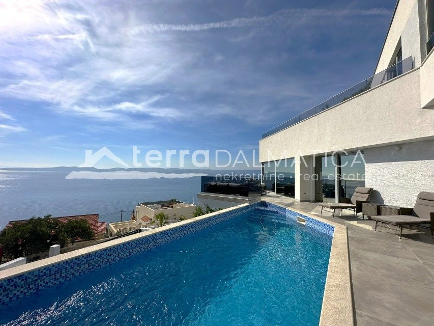 Das Meer unter Ihrem Fenster – eine luxuriöse Villa mit Swimmingpool in Dalmatien