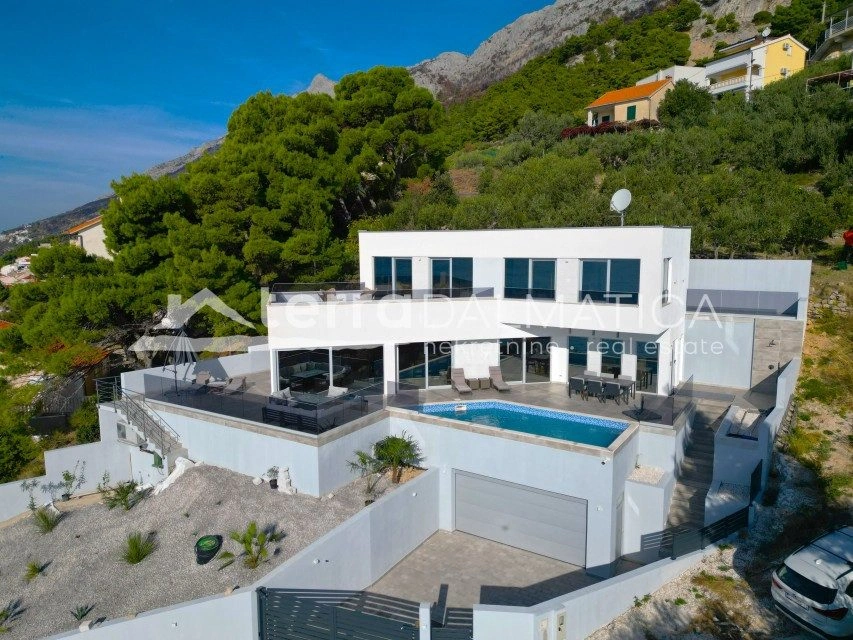 Das Meer unter Ihrem Fenster – eine luxuriöse Villa mit Swimmingpool in Dalmatien