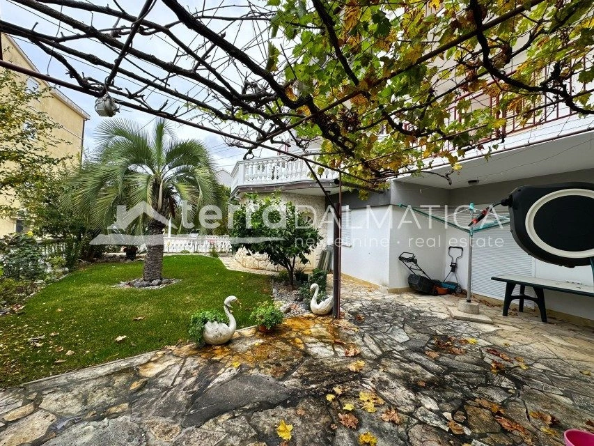 Wohnung 107,69 m² mit großem Garten und Terrasse – Srima