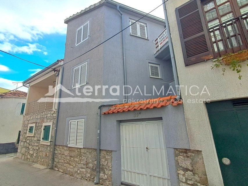 Haus im Zentrum von Vodice – ideal für die touristische Vermietung und als Kapitalanlage.