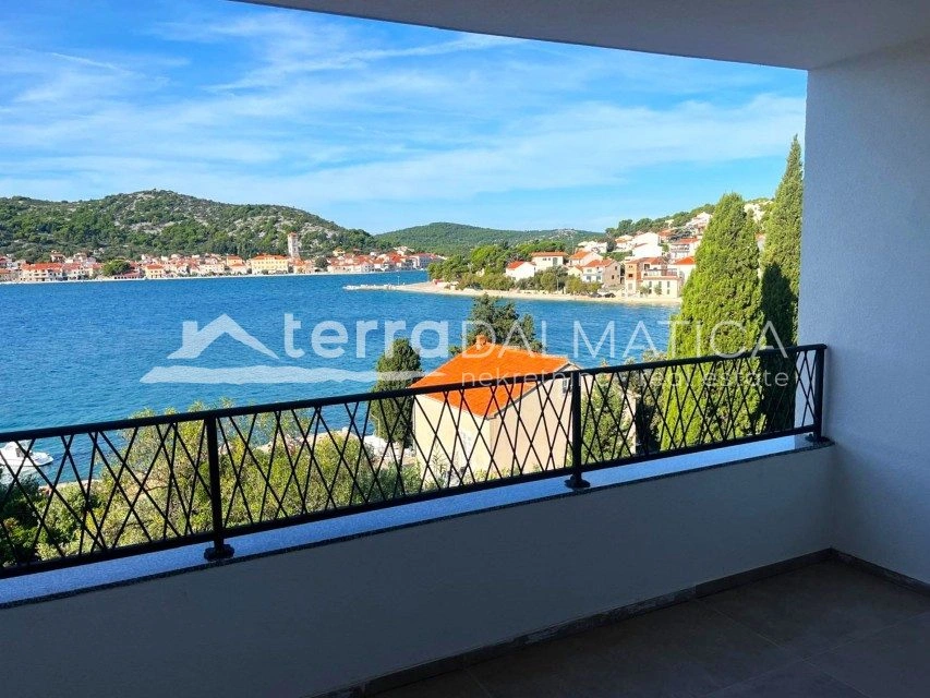 Moderne Wohnung in Tisno zu verkaufen – nur 50 m vom Meer entfernt, mit herrlichem Ausblick