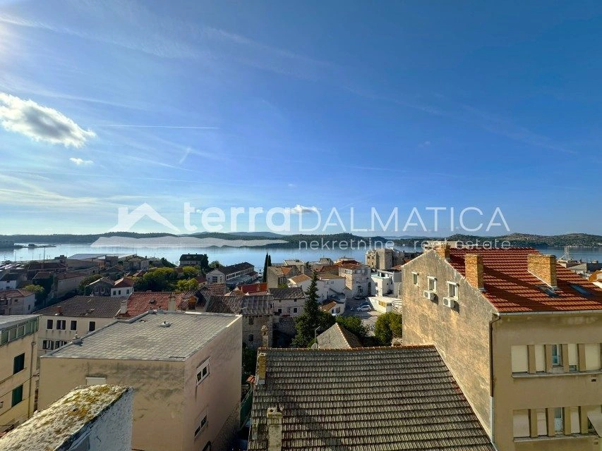 Stan u centru Šibenika s prekrasnim pogledom na more