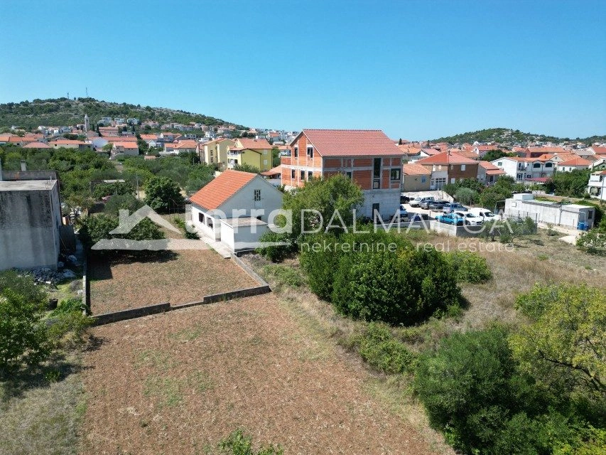 Građevinsko zemljište na Murteru – 767 m², 300 m od mora