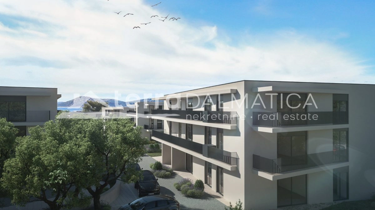 Udoban apartman na drugom katu s terasom – Vodice