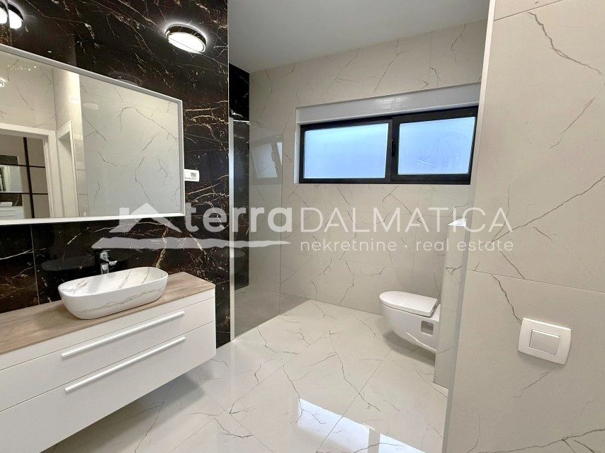 Umgebung von Rogoznica, Luxusvilla mit Infinity-Pool, 100 m vom Meer entfernt