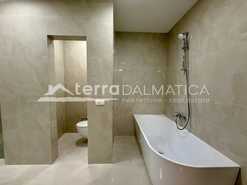 Umgebung von Rogoznica, Luxusvilla mit Infinity-Pool, 100 m vom Meer entfernt