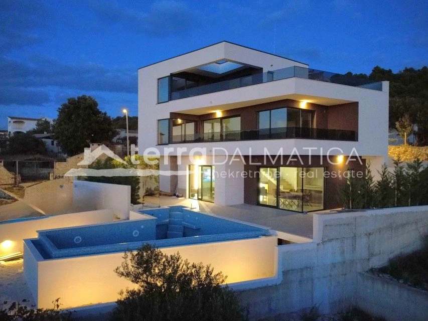 Umgebung von Rogoznica, Luxusvilla mit Infinity-Pool, 100 m vom Meer entfernt