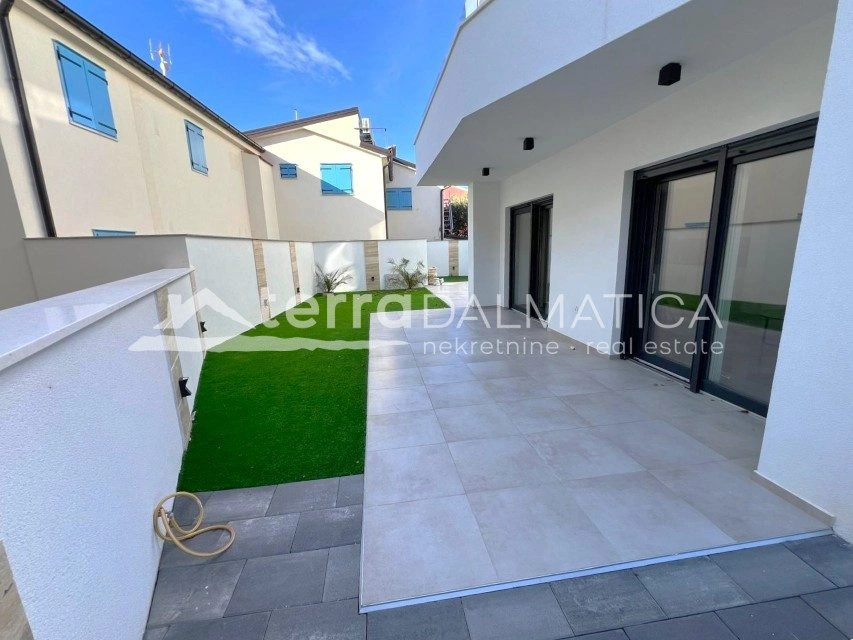 Nowoczesny dom w zabudowie bliźniaczej – idealny dom blisko plaży w Srimie