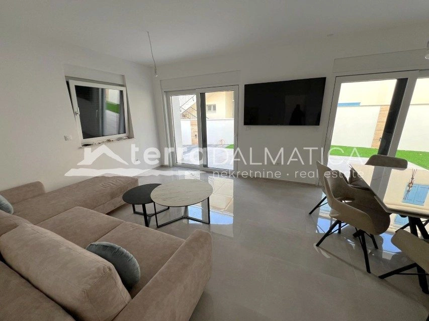 Nowoczesny dom w zabudowie bliźniaczej – idealny dom blisko plaży w Srimie