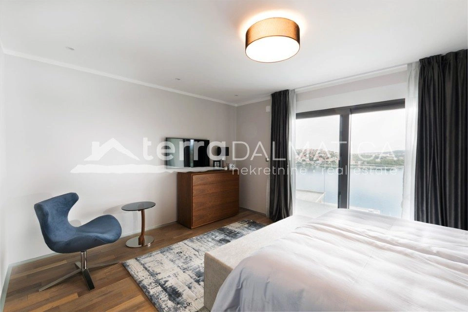 Möblierte Villa mit Infinity-Pool