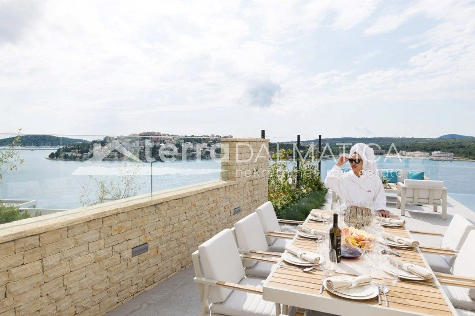 Möblierte Villa mit Infinity-Pool