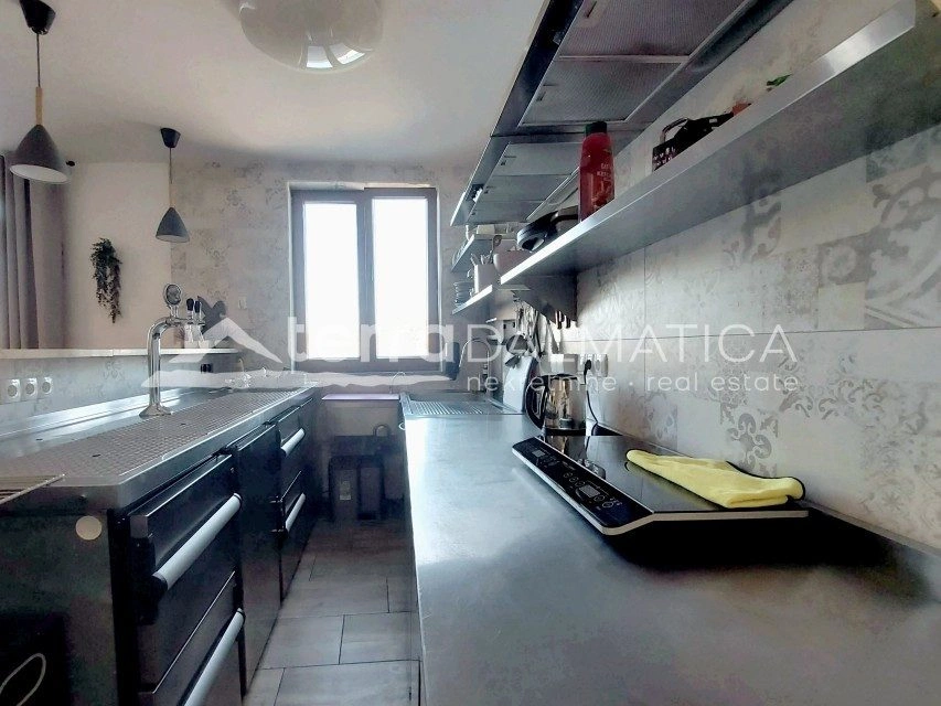 Ferienwohnung in Tisno – erste Reihe zum Meer, 10 m vom Strand entfernt