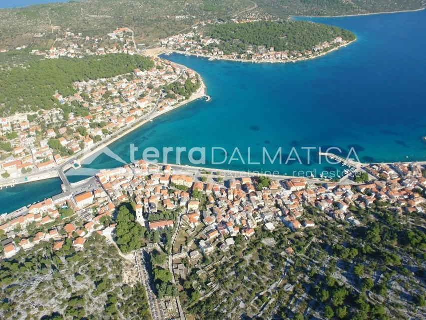 Ferienwohnung in Tisno – erste Reihe zum Meer, 10 m vom Strand entfernt
