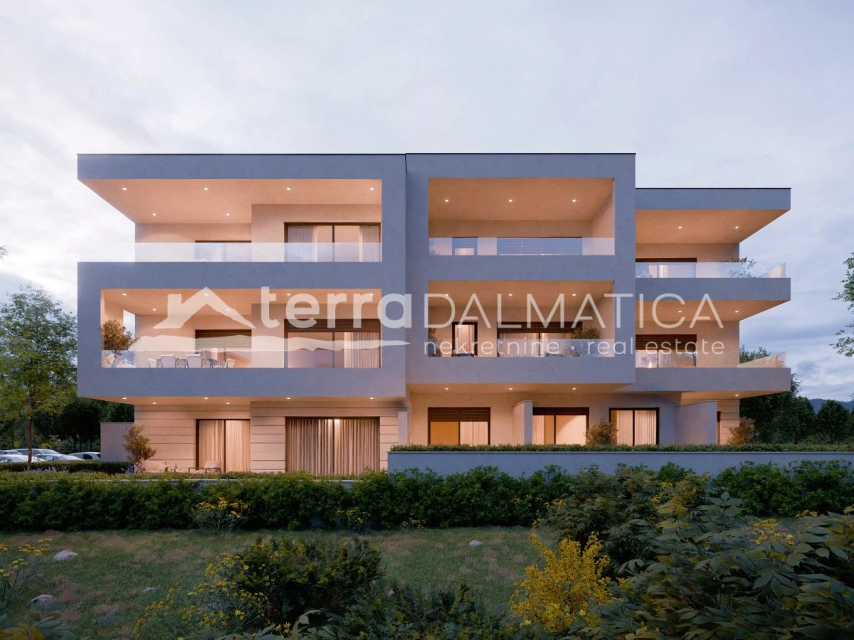 Moderan prizemni apartman s vrtom i dvije terase – Brodarica kraj Šibenika