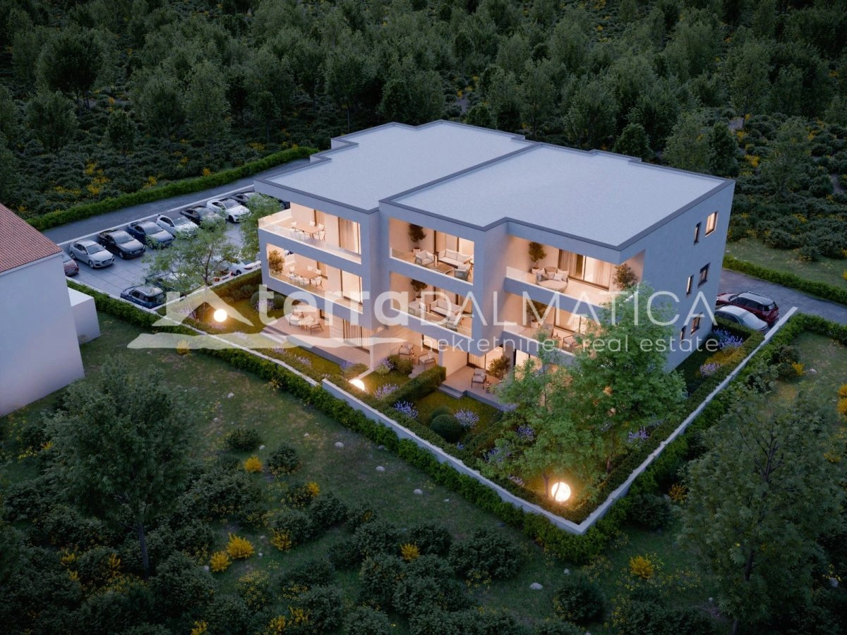 Stan u Brodarici – novogradnja, vrt i dvije terase