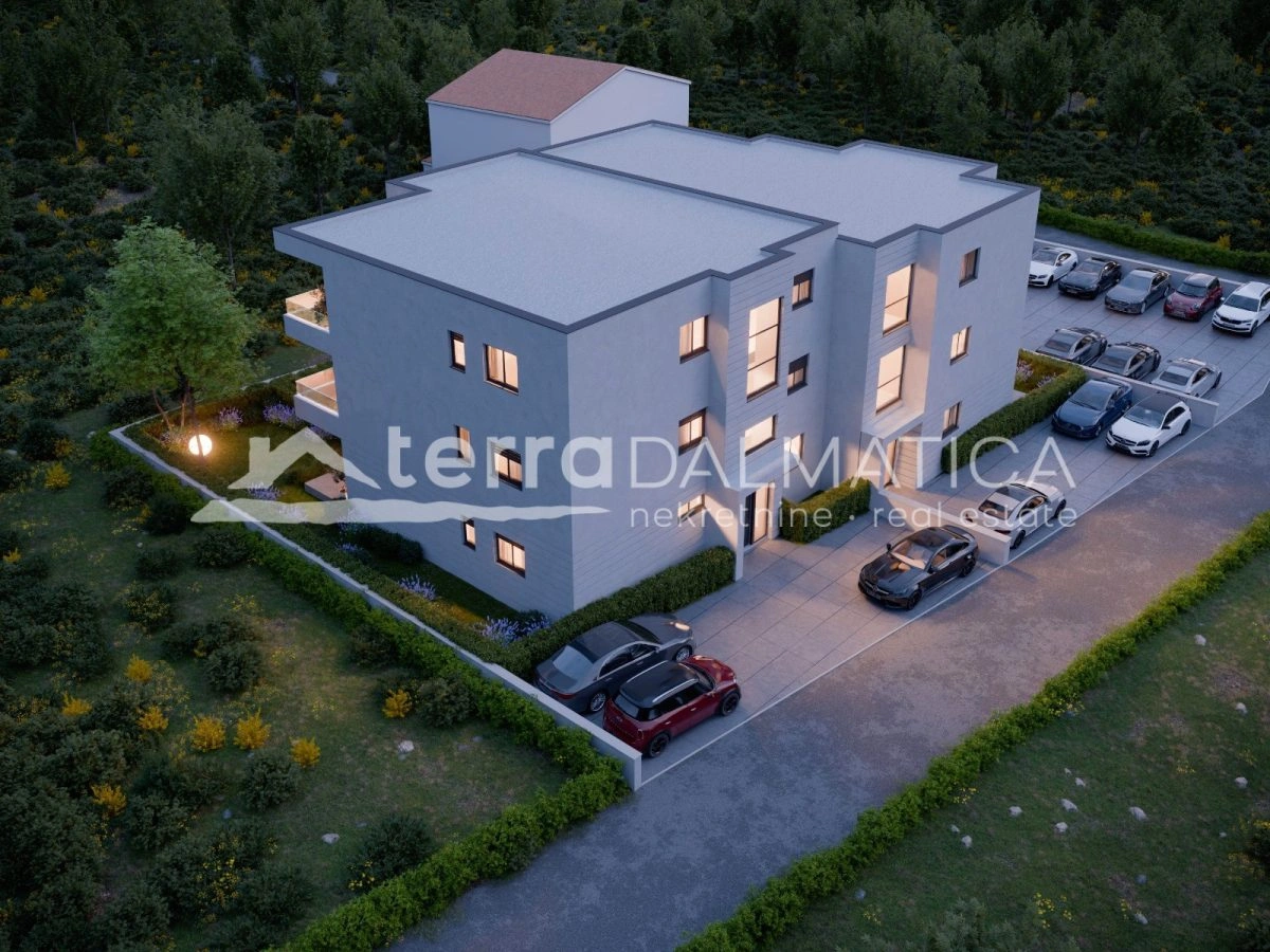 Moderan dvosoban apartman na prvom katu s prostranom terasom – Brodarica kraj Šibenika