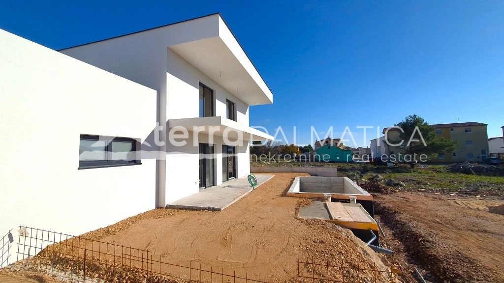 Modernes Doppelhaus mit Pool, Garten und Meerblick – Vodice