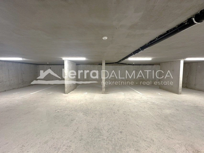 Brodarica, Wohnung in einem Gebäude mit Pool