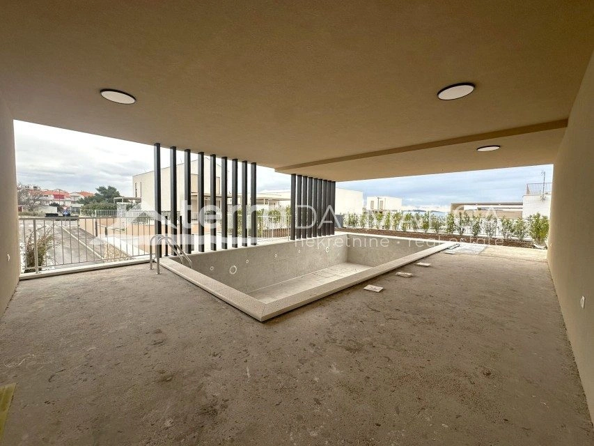 Brodarica, Wohnung in einem Gebäude mit Pool