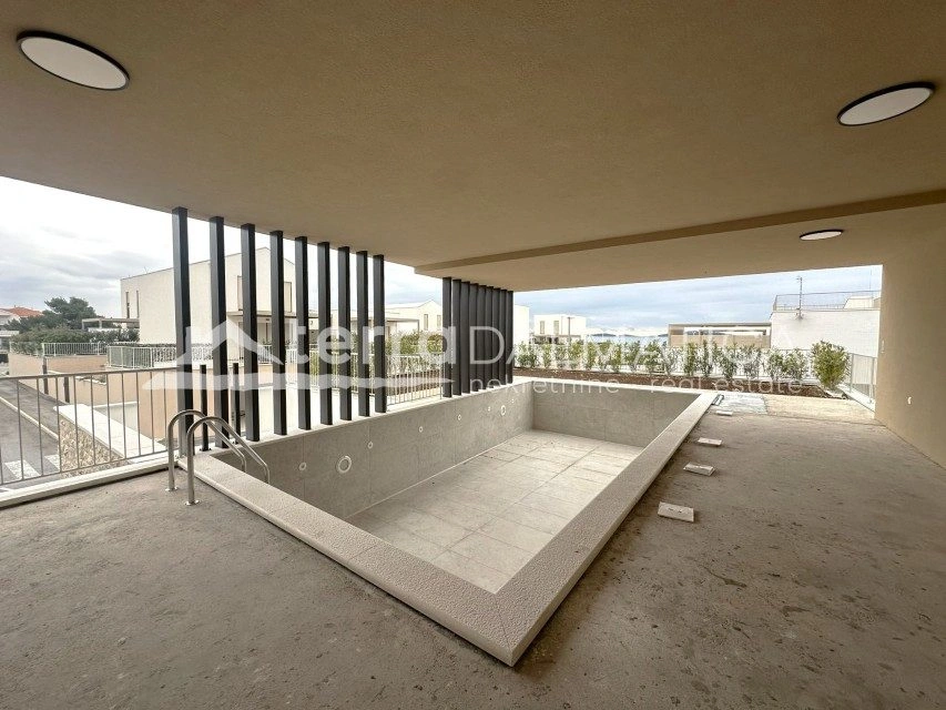 Brodarica, Wohnung in einem Gebäude mit Pool