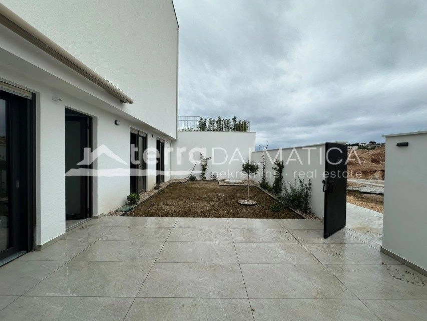 Apartmán v Brodarici - novostavba, terasa, 55 m od moře