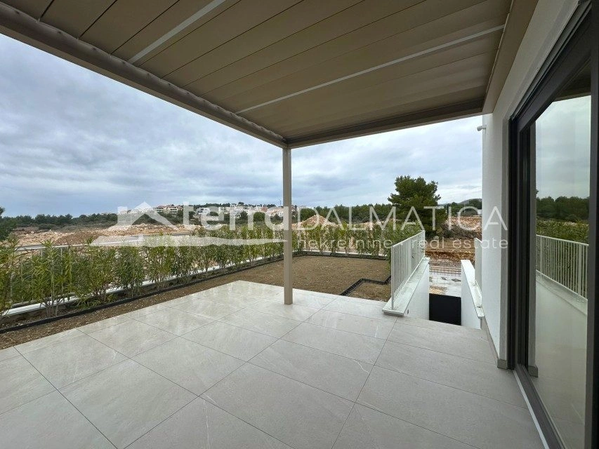 Maisonette-Wohnung mit Terrasse, Sommerküche und Meerblick