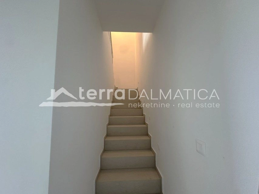 Maisonette-Wohnung mit Terrasse, Sommerküche und Meerblick