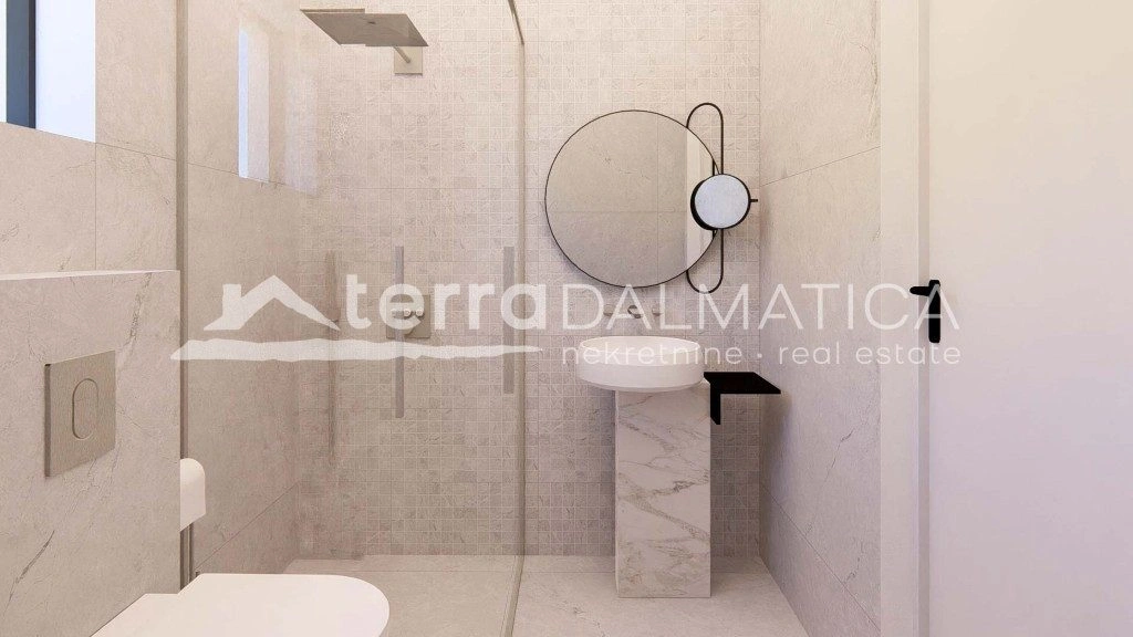 Luxuriöses Apartment mit vier Schlafzimmern, Dachterrasse und Panoramablick – Sukošan