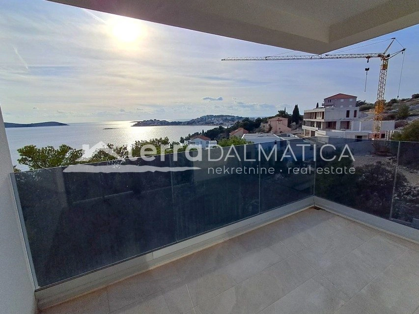 Apartament z dużym tarasem i widokiem na morze i wyspy – Sevid