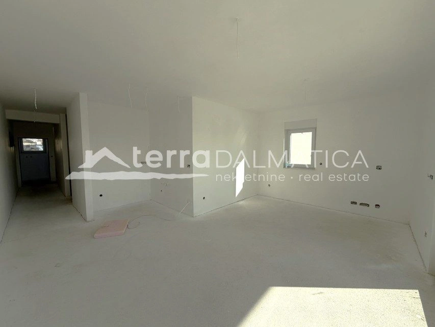 Apartament dwupoziomowy z tarasami i widokiem na morze – Vodice