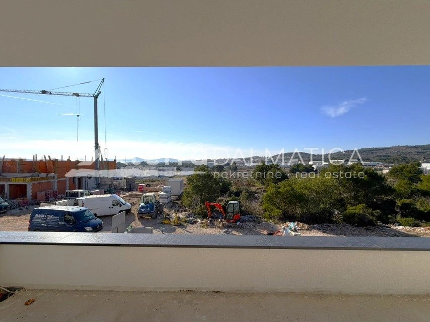 Apartament dwupoziomowy z tarasami i widokiem na morze – Vodice