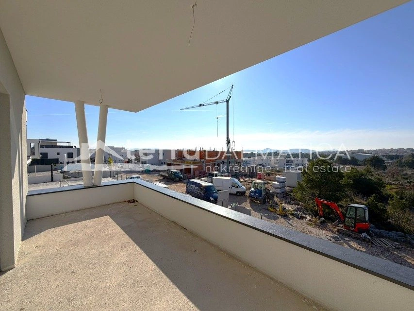 Apartament dwupoziomowy z tarasami i widokiem na morze – Vodice