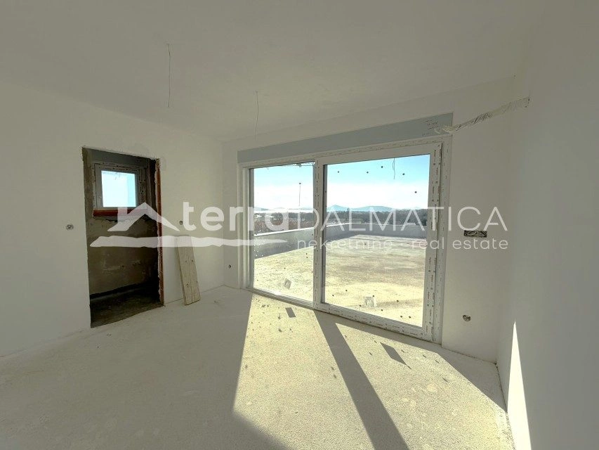 Apartament dwupoziomowy z tarasami i widokiem na morze – Vodice